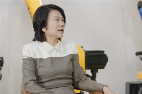 董明珠谈大学生择业，先就业承担培训费用，为理想蓄力前行