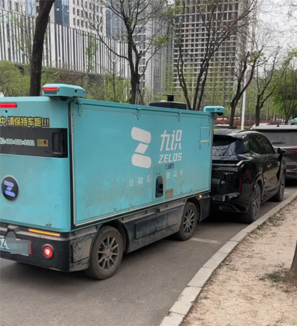 无人快递车公司回应，两天内两起非自动驾驶撞车事件详解