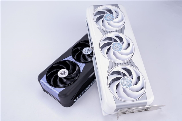 新星曜 放肆AI|影驰GeForce RTX 5090 D 星曜LUNA OC显卡评测