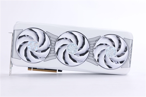 新星曜 放肆AI|影驰GeForce RTX 5090 D 星曜LUNA OC显卡评测