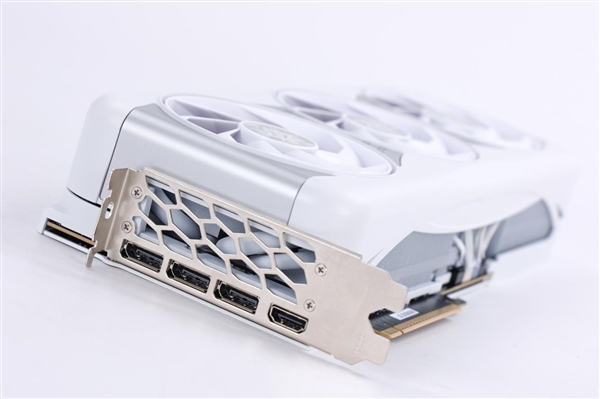 新星曜 放肆AI|影驰GeForce RTX 5090 D 星曜LUNA OC显卡评测