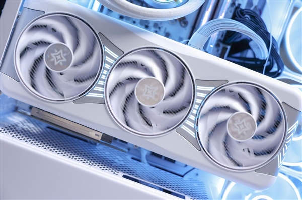 新星曜 放肆AI|影驰GeForce RTX 5090 D 星曜LUNA OC显卡评测