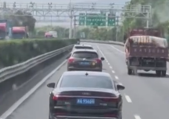 上海交警治理龟速车 专家给出建议：可分级处罚严查，上海交警治理龟速车，专家建议分级处罚严查措施